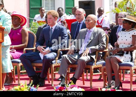 Prinz Harry aus Großbritannien bei der Eröffnung der Queen's Jubilee Exhibition in Nassau. Der Prinz ist auf einer einwöchigen Tour durch Mittelamerika und die Karibik und fungiert als Botschafter der britischen Königin Elizabeth im Rahmen ihres Diamantenjubiläums. Nassau, Bahamas. 4. März 2012 Stockfoto