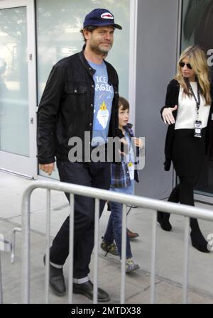 EXKLUSIV!! Der Star „The Office“ Rainn Wilson winkt, wenn er beim SPIEL DER LA Kings im Staples Center ankommt. Los Angeles, Kalifornien. 20. Mai 2012 Stockfoto