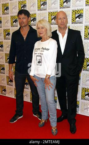 Karl Urban, Hellen Mirren und Bruce Willis bewerben den Film „RED“ auf der Comic-Con in San Diego, Kalifornien. 7/22/10. . Stockfoto