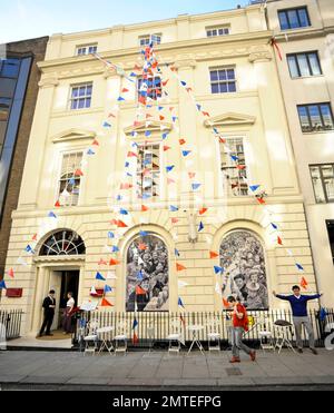 In Erwartung der königlichen Hochzeit am 29. April wurden an der Regent Street Flaggen aufgehängt. London, Großbritannien. 4/19/11. Stockfoto