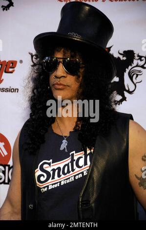 Slash bei den Revolver Golden Gods Awards im Club Nokia Downtown in Los Angeles, CA. 4/8/10. Stockfoto