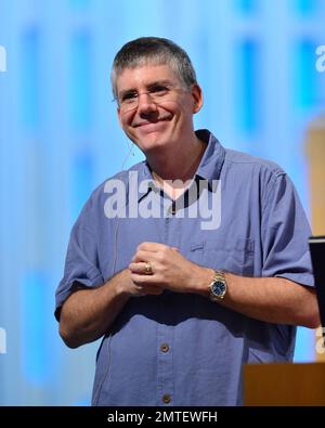 Autor Rick Riordan präsentiert seinen neuen Roman in der Serie „die Helden des Olymp“, „das Mal der Athene“, im Tempel Judea in Coral Gables, FL. 7. Oktober 2012. Stockfoto