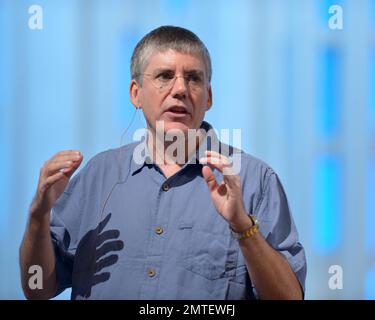 Autor Rick Riordan präsentiert seinen neuen Roman in der Serie „die Helden des Olymp“, „das Mal der Athene“, im Tempel Judea in Coral Gables, FL. 7. Oktober 2012. Stockfoto