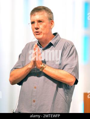 Autor Rick Riordan präsentiert seinen neuen Roman in der Serie „die Helden des Olymp“, „das Mal der Athene“, im Tempel Judea in Coral Gables, FL. 7. Oktober 2012. Stockfoto