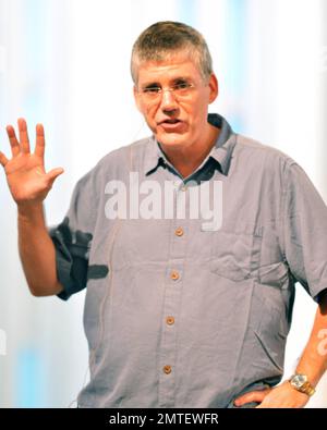 Autor Rick Riordan präsentiert seinen neuen Roman in der Serie „die Helden des Olymp“, „das Mal der Athene“, im Tempel Judea in Coral Gables, FL. 7. Oktober 2012. Stockfoto