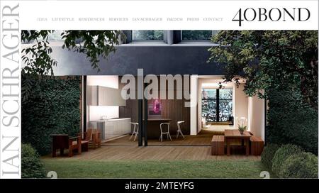 Der lateinamerikanische Popstar Ricky Martin hat angeblich eine $7 Millionen Dollar teure Wohnung in New York City gekauft. Die neu gebaute, nie bewohnte Ferienwohnung im neuen Ian Schraeger Projekt 40 Bond bietet 5-Sterne-Hotelservices und Annehmlichkeiten und wurde von der preisgekrönten Architekturfirma Herzog & de Meuron entworfen. Das 3-Bett- und 3 1/2-Badezimmer-Appartement befindet sich in SoHo und ist 2.637 Quadratmeter groß. Mit 11 m hohen Decken, einer Damentoilette, einer Galerie, einem Familienzimmer und einem privaten Arbeitszimmer. 5/8/07. Alle Stockfoto