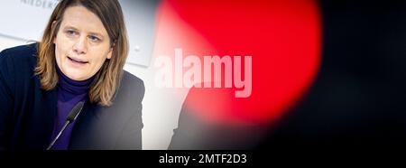 Hannover, Deutschland. 01. Februar 2023. Julia Willie Hamburg (Bündnis 90/die Grünen), Bildungsministerin Niedersachsens, spricht auf einer Pressekonferenz in der 2. Schuljahreshälfte. Kredit: Moritz Frankenberg/dpa/Alamy Live News Stockfoto