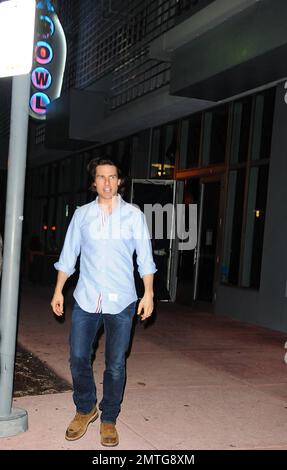 Tom Cruise verlässt die Rock of Ages Wrap Party beim Lucky Strike Bowling. Miami Beach, Florida 07/23/2011 . Stockfoto