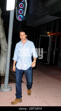 Tom Cruise verlässt die Rock of Ages Wrap Party beim Lucky Strike Bowling. Miami Beach, Florida 07/23/2011 . Stockfoto