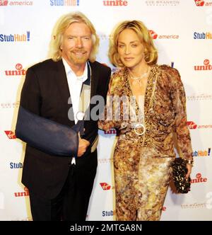 - Sir Richard Branson und Sharon Stone von The Rock, der Kasbah Gala, zu Gunsten von Virgin Unite und der Eve Branson Foundation, Gastgeberin von Sir Richard Branson und Eve Branson in Vibiana in Los Angeles, Kalifornien. 10/26/09 Stockfoto