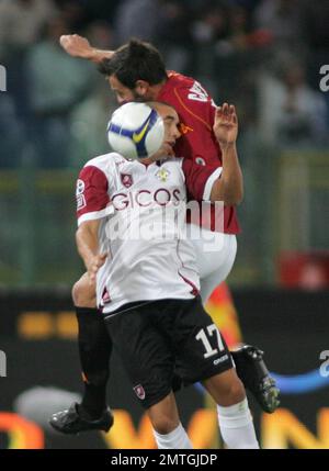 Die Spieler Roma und Reggina während des Spiels der italienischen Fußballserie A im Olympiastadion, Rom, Italien, 09-20-2008. Stockfoto