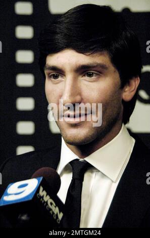 Evan Lysacek, Eiskunstläufer der olympischen Figur, kommt im Museum of Science and Industry an, um den vielfach talentierten Schauspieler, Regisseur, Schriftsteller und Produzenten Ron Howard mit dem Silver Hugo Career Achievement Award während des Chicago International Film Festival 2010 zu ehren. Der zweimalige Oscar-Gewinner wurde für seine herausragende 50-jährige Karriere in der Filmindustrie ausgezeichnet. Howard begann seine Karriere im Fernsehen, vor allem mit den amerikanischen Shows „The Andy Griffith Show“ und „Happy Days“, die sich später zu einem Film weiterentwickelten, in dem 1973 George Lucas den Film „American Graffiti“ spielte. Howard gewann zwei Oscars für sein f Stockfoto