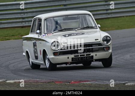 Mike Stephenson, Ford Lotus Cortina, Mintex Classic K, Rennwagen vor 1966 mit der gleichen Spezifikation für den Zeitraum wie die FIA-Vorschriften, einschließlich Stockfoto