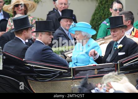 Königin Elisabeth II., Prinz Philip am Royal Ascot Tag 3. Ascot Racecourse, Ascot, Großbritannien. 19. Juni 2014 Stockfoto