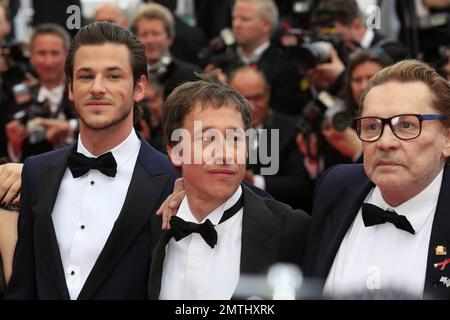 Gaspard Ulliel, Bertrand Bonello und Helmut Berger auf der Galapremiere „Saint-Laurent“, die im Palais des Festivals anlässlich des 67. Jährlichen Filmfestivals in Cannes, Frankreich, stattfindet. 17. Mai 2014 Stockfoto