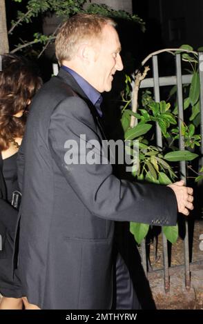 Die Schauspielerin Salma Hayek und ihr französischer Geschäftsmann Francois Henri Pinault genießen einen Abend zum Abendessen in Miami, Florida. 04/22/11 Stockfoto