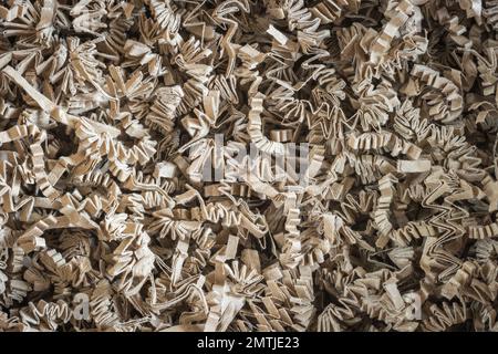 Weiche Papphülle aus Papier, Zickzack-förmige Füllung. Stockfoto