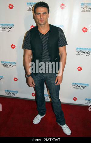 Jeremy Jackson feiert im Guy's North in Studio City, CA, das Finale der Erfolgsserie „Seducing Cindy“ von Fox Reality mit Cindy Margolis und ihrer Besetzung von Verehrern. 03/18/10. Stockfoto