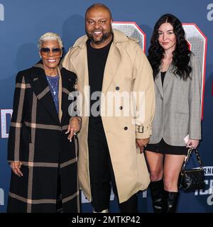 WESTWOOD, LOS ANGELES, KALIFORNIEN, USA - 31. JANUAR: Dionne Warwick trifft am 31. Januar 2023 beim Los Angeles Premiere Screening of Paramount Pictures' '80 for Brady' im Regency Village Theatre in Westwood, Los Angeles, Kalifornien, USA ein. (Foto von Xavier Collin/Image Press Agency) Stockfoto