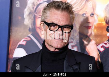 WESTWOOD, LOS ANGELES, KALIFORNIEN, USA - 31. JANUAR: Harry Hamlin trifft am 31. Januar 2023 beim Los Angeles Premiere Screening of Paramount Pictures' '80 for Brady' im Regency Village Theatre in Westwood, Los Angeles, Kalifornien, USA ein. (Foto von Xavier Collin/Image Press Agency) Stockfoto