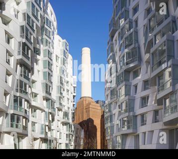 Der Prospect befindet sich neben dem berühmten Kraftwerkgebäude Battersea. Prospect Place Battersea Power Station Frank Gehry, London, Vereinigtes Königreich Stockfoto