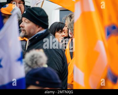 Straßburg, Frankreich - 31. Januar 2023: Demonstranten auf der zweiten Demonstration gegen die neue Rentenreform, die im nächsten Monat von der französischen Premierministerin Elisabeth Borne vorgestellt wird Stockfoto