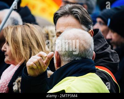 Straßburg, Frankreich - 31. Januar 2023: Interaktionen bei der zweiten Demonstration gegen die neue Rentenreform, die im nächsten Monat von der französischen Premierministerin Elisabeth Borne vorgestellt wird Stockfoto