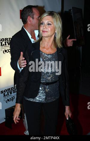 Olivia Newton-John nimmt an der Premiere der neuen Serie „Sordid Lives“ auf den New World Stages Teil. Die Serie, die von Del Shores geschrieben und geleitet wurde und auf dem gleichnamigen Film basiert, wird am 23. Juli 2008 auf dem LOGO-Netzwerk von MTV ausgestrahlt und spielt Olivia Newton-John („Grease“), Rue McClanahan („The Golden Girls“), Leslie Jordan („will & Grace“), Caroline Rhea (Sabrina, die Teenage-Hexe), Bonnie Bedelia („die Hard“), Beth Grant („Little Miss Sunshine“) und Newcomer Jason Dottley, unter anderem. New York, NY. 7/15/08. Stockfoto