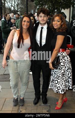 Lesbian analingus porno Men anal jinsiy aloqa paytida ozimni uraman.