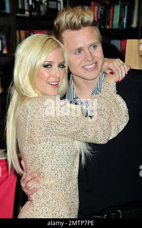 Heidi Montag und Spencer Pratt unterschreiben Kopien ihres neuen Buches "How to be Famous" bei Borders Books in New York, New York, 11/16/09. Stockfoto