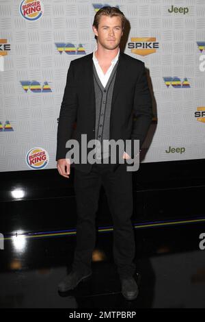 Chris Hemsworth, der die Titelrolle im demnächst erscheinenden Comic-Film „Thor“ spielt, kommt bei den Spike TV Video Game Awards 2010 im LA Convention Center an. Los Angeles, Kalifornien. 12/11/10. Stockfoto