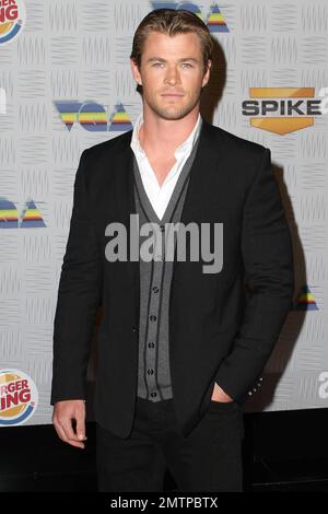 Chris Hemsworth, der die Titelrolle im demnächst erscheinenden Comic-Film „Thor“ spielt, kommt bei den Spike TV Video Game Awards 2010 im LA Convention Center an. Los Angeles, Kalifornien. 12/11/10. Stockfoto