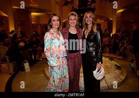 Bettina Cramer, Britta Heidemann und Annika Gassner bei der Anja Gockel Fashion Show „Seven Senses“ auf der Berliner Fashion Week Herbst/Winter 2023 im Stockfoto