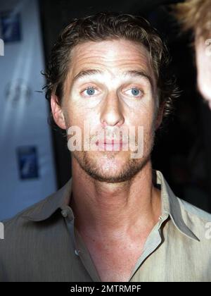 Matthew McConaughey besucht die Premiere im Paramount Theatre von Sr Bindlers neuer Komödie „Surfer, Dude“ in Austin, die die Geschichte eines Surfers erzählt, der die Seele sucht und eine existenzielle Krise erlebt. Austin, Texas 9/4/08. Stockfoto