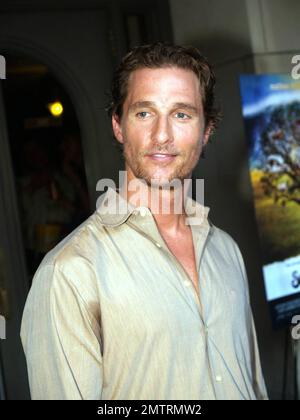 Matthew McConaughey besucht die Premiere im Paramount Theatre von Sr Bindlers neuer Komödie „Surfer, Dude“ in Austin, die die Geschichte eines Surfers erzählt, der die Seele sucht und eine existenzielle Krise erlebt. Austin, Texas 9/4/08. Stockfoto