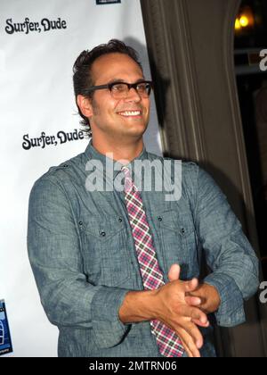 Todd Stashwick besucht die Premiere im Paramount Theatre von Austin in der neuen Komödie „Surfer, Dude“ von SR Bindler, die die spannende Geschichte eines Surfers erzählt, der die Seele sucht und eine existenzielle Krise erlebt. Austin, Texas 9/4/08. Stockfoto