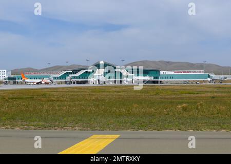 Flughafen Ulaanbaatar in der Mongolei heißt Chinggis Khaan International Airport. Passagierterminal des neuen internationalen Flughafens Ulaanbaatar. Neuer Flughafen. Stockfoto