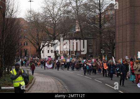 Bristol, Großbritannien. 1. Februar 2023 Demonstranten, die sich im märz für eine gerechte Bezahlung und das Streikrecht beteiligen, sind Teil des landesweiten Aktionstags. Kredit: J.B. Coll Stockfoto