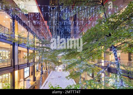 Taipei, 29 2022. DEZ. - Nachtansicht der weihnachtsdekoration im Viertel Xinyi Stockfoto