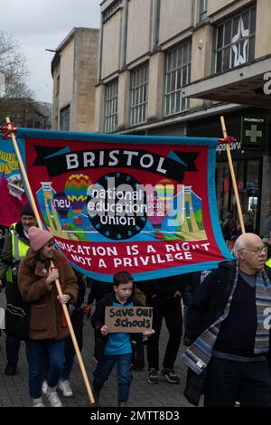 Bristol, Großbritannien. 1. Februar 2023 Demonstranten, die sich im märz für eine gerechte Bezahlung und das Streikrecht beteiligen, sind Teil des landesweiten Aktionstags. Kredit: J.B. Coll Stockfoto