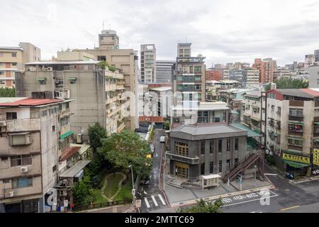 Taipei, 1 2023. JANUAR - bedeckter Blick auf das Theater der darstellenden Künste und das Stadtbild Stockfoto