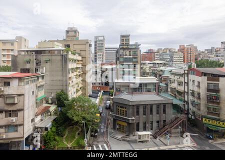 Taipei, 1 2023. JANUAR - bedeckter Blick auf das Theater der darstellenden Künste und das Stadtbild Stockfoto