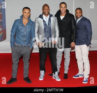 Aston Merrygold, Ortise Williams, Marvin Humes und JB Gill von „JLS“ kommen bei den BRIT Awards 2012 in der 02 Arena an. London, Großbritannien. 21. Februar 2012 Stockfoto