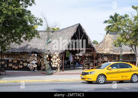 Plaza de artesanos, Souvenirläden auf der Avenida 1ra, Varadero, Kuba, Varadero, Kuba Stockfoto