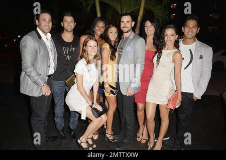 David Turetsky, Eyal Vick, Denia Hall, Victoria Serra, Karina d'Erizans, Nathan Lieberman, Stephanie Andron, Nancy Sayegh und Kris Andres nehmen an der Premiere der Reality Show „The Catalina“ Teil, die im Catalina Hotel in Miami Beach, FL, stattfindet. 22. Mai 2012 Stockfoto