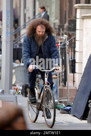 Die Schauspieler John C. Reilly („Step Brothers“) und Paul Dano („Little Miss Sunshine“) drehen am Set „The Extra man“, das 2010 in den US-Kinos erscheinen soll. Der Film ist auch mit Katie Holmes und Kevin Kline gedreht. New York, NY. 3/18/09. Stockfoto