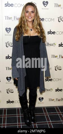 Brooke Mueller, der vom Ehemann Charlie Sheen getrennt ist, nimmt an der großen Eröffnung des SBE's The Redbury Hotel in Hollywood Teil. Los Angeles, Kalifornien. 10/20/10. . Stockfoto