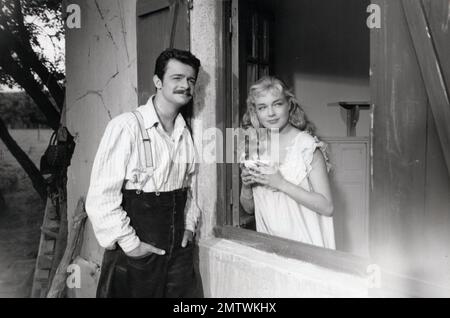 Casque d ' or Jahr: 1952 - Frankreich Simone Signoret, Serge Reggiani Regisseur: Jacques Becker Stockfoto