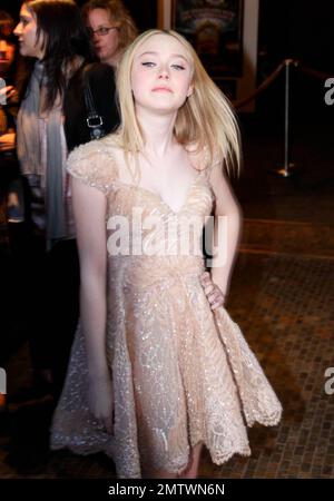 Dakota Fanning feiert die Premiere von „The Runaways“ im Landmark Sunshine Cinema. New York, NY. 03/17/10. Stockfoto