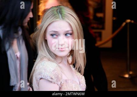 Dakota Fanning feiert die Premiere von „The Runaways“ im Landmark Sunshine Cinema. New York, NY. 03/17/10. Stockfoto